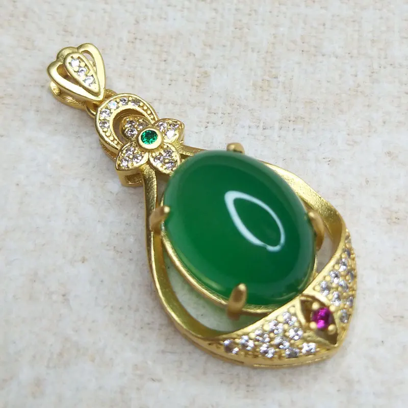 

Natural crystal chalcedony green stone Ancient process gold Inlaid glass diamond Pendant suitable for women girls
