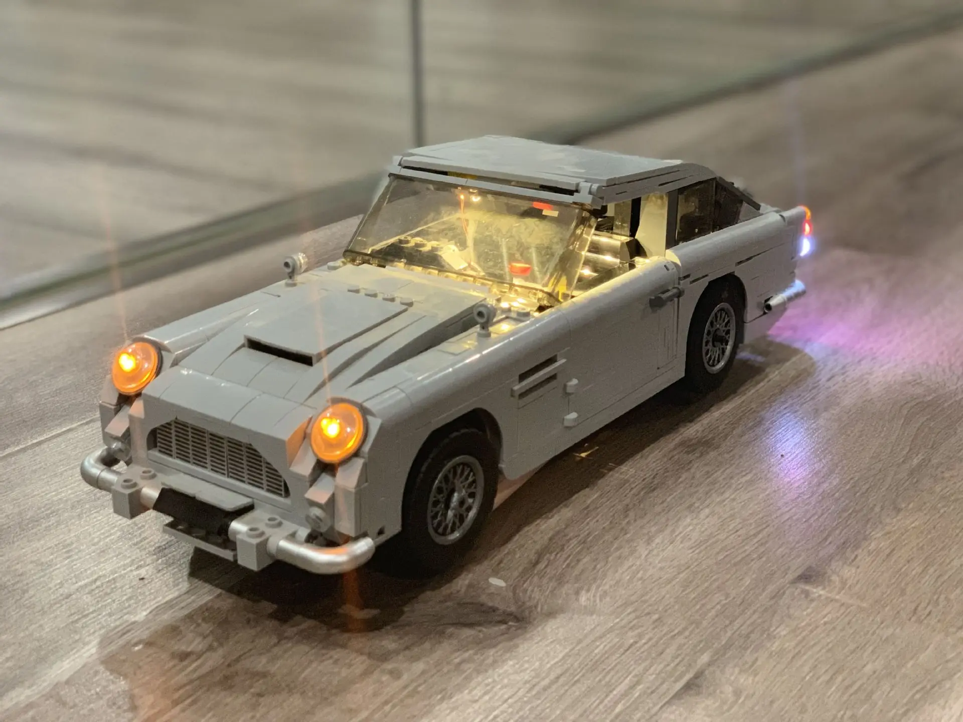 Совместимость с Iegoset 10262 Creator Expert 007 James Bond Aston Martin DB5 строительные блоки кирпичи модели классических машин игрушки подарок - Цвет: Car with LED light