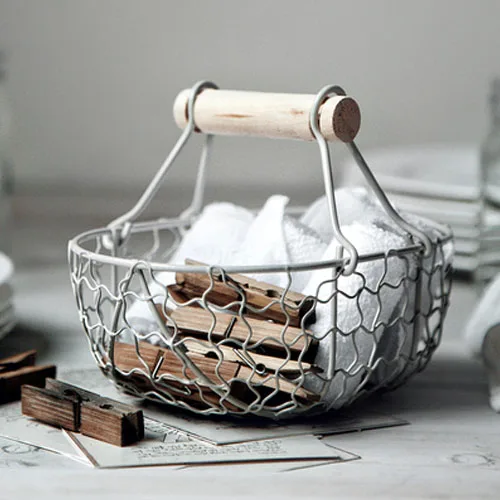 White JINSERTA металлическая корзина для фруктов, винтажная корзина для десерта, хлеба, закусок, кухонный органайзер для еды, мелочей, с деревянной ручкой, настольный декор - Цвет: White