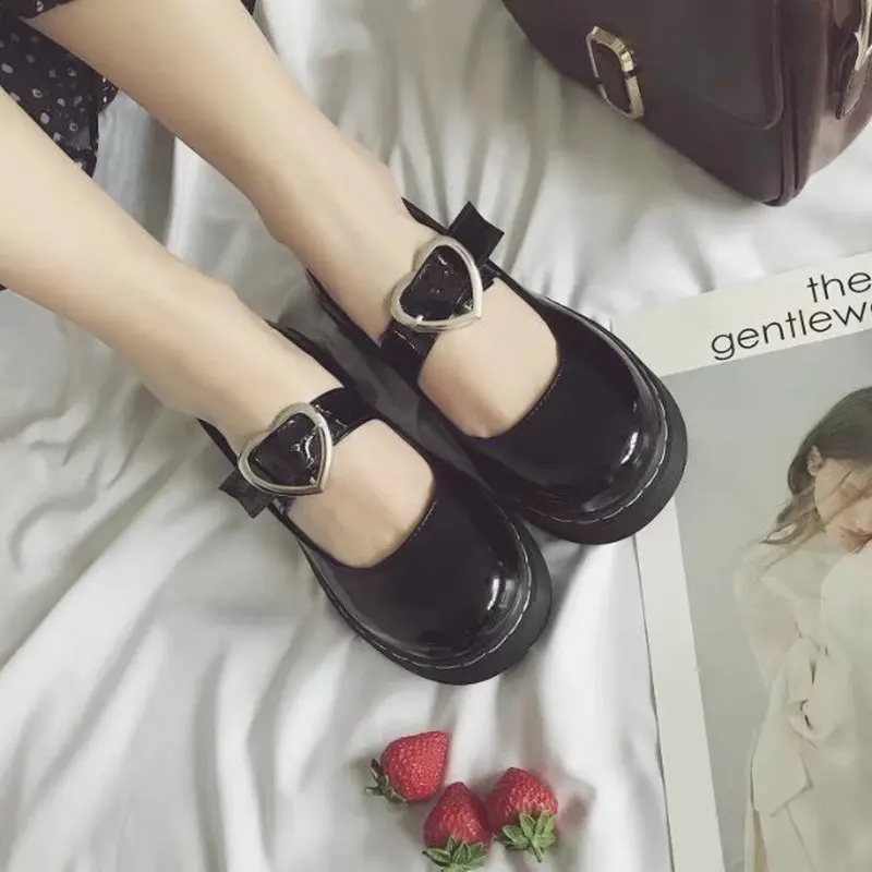 

British Style Patent Leather Flats Shoes Woman Love buckle Loafers Slip on Footwear Female Round Toe Thick Heel shoes Z15-02