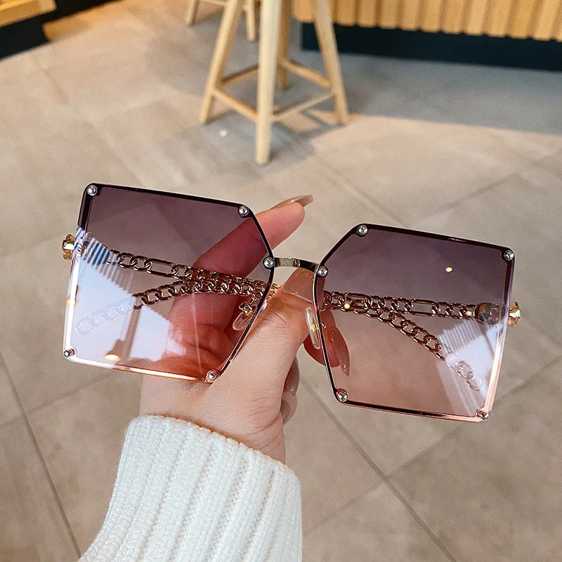 2021 New Fashion Oversize Gradient Sunglasses For Women Vintage Alloy Chain Frame Rivet Square Sun Glasses Unisex Elegant Shades