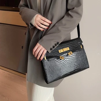 

Crocodile Grain Leather Messenger Bag Yang Shulin Manhattan Baguette Bag Magnet Suction Lock Single Shoulder Female 2020 New