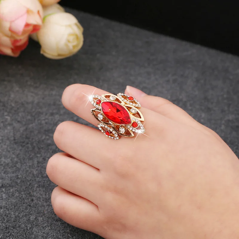 

Fashion Ring 2019 Women Exaggerated Luxury Red Crystal Couple Ring Adjustable Retro Hollow Pattern Ring Romantic Accessories