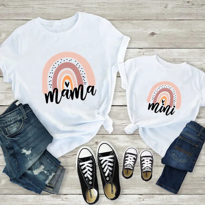 Camisetas a juego de arcoíris rosa para madre e hija, ropa de moda de manga corta de verano para mamá y familia