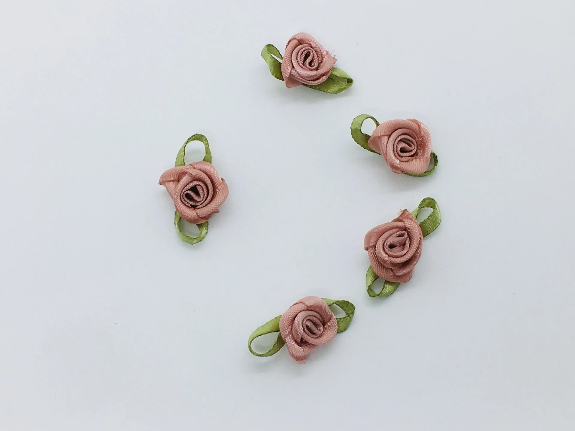 100 개/몫 다채로운 작은 장미 쥬얼리 리본 패브릭 DIY 모자 모자를 쓰고 있죠 액세서리 Applique 직물