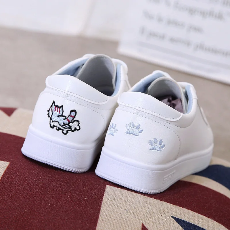 

2019 Spring Woman Shoes Leisure Wild Classic Flat Heel Low-shoe Cartoon Pure White Breathable Comfortable Light Sneakers NSE7226