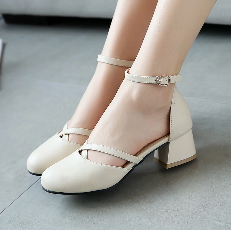 Женские босоножки с ремешком на щиколотке повседневные квадратном каблуке