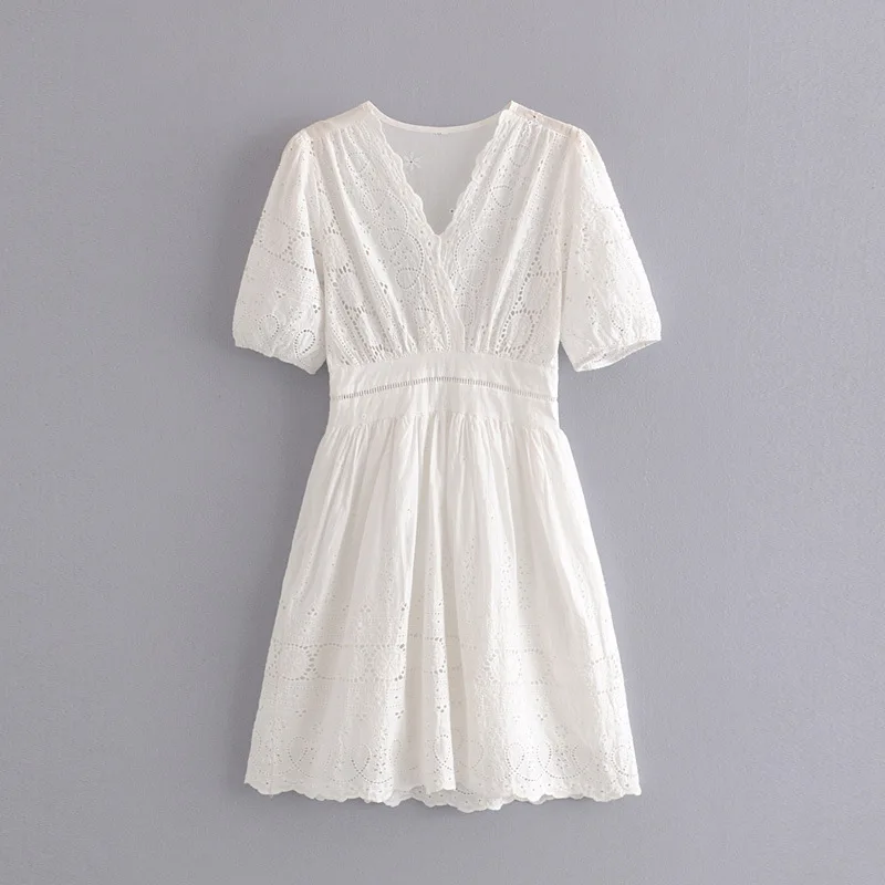 

QZ911 Autumn Women V Neck Slim Waist White Color Hollow Out Embroidery Dress
