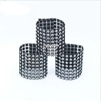 

Cheap 100Pcs/Lot Silver Black Plastic diamond package napkin ring napkin buckle napkin hotel wedding supplies home decoration