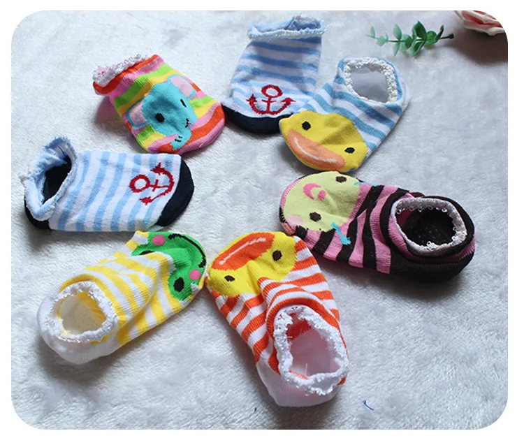 Детские короткие носки с резиновой подошвой и заклепками для малышей, детские Нескользящие носки-Тапочки