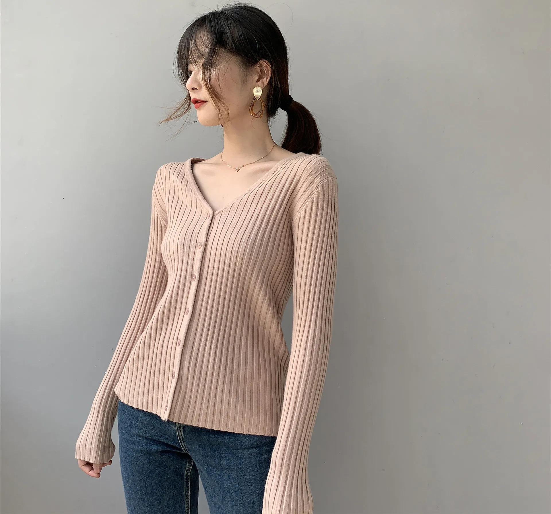 INNASOFAN Knitted sweater Women Autumn Spring long-sleeved cardigan Euro-American fashion chic elegant V-collar solid sweater