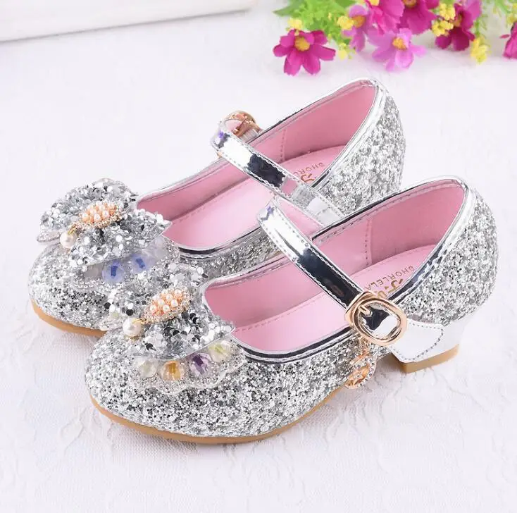 Детская кожаная обувь; сандалии принцессы на высоком каблуке для девочек; модная свадебная детская обувь; блестящие вечерние туфли с бабочкой для девочек