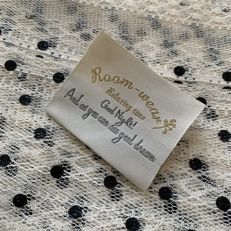 High Density Beige Background Washable Soft Quality Woven Cloth Labels For Clothing