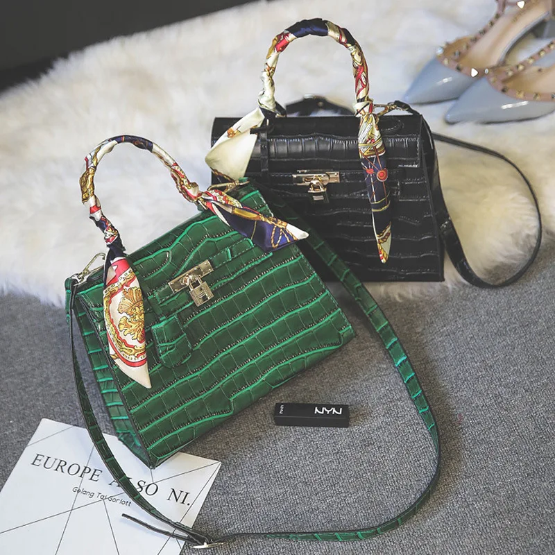

2020 New woman small shoulder bag PU Leather Crocodile Pattern Scarf Fashion Lock Handbag Crossbody Bag