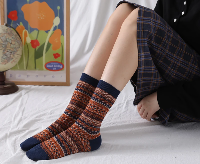 running socks women 1 Pair Women Socks Spring Autumn Retro Style Men Couple Cotton Socks National Style Stripes Pattern Solid Color Socks sockwell compression socks