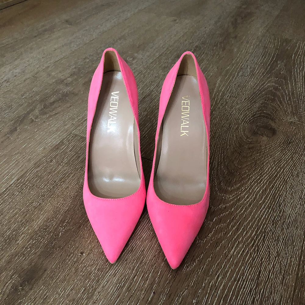 Hot pink heels hi-res stock photography and images - Alamy