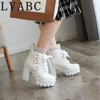 online Outono Senhoras Punk Preto Branco Cruz Amarrado Bloco Sapatos De Salto Renda Goth Fivela Cinta De Saltos Grossos Botas Tornozelo Da Motocicleta Tamanho Grande