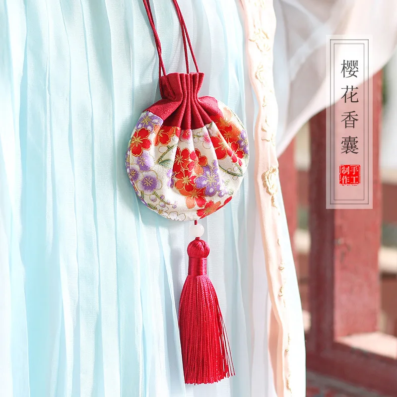 

[Qian li] Beautiful Flower Entirely Handmade Sachet Chinese Clothing Accessories Antique Style Sachet Moxa Leaf Sachet