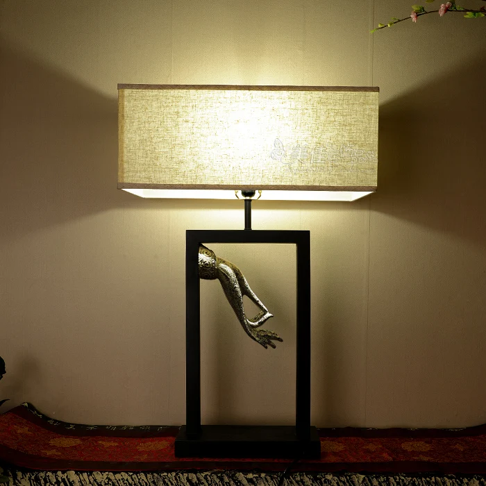 

Retro Resin Hand Hold Sculpture Table Lamps Lights Wooden Desk Bedside Standard Lighting Living Room Lamparas de Mesa 110-240V