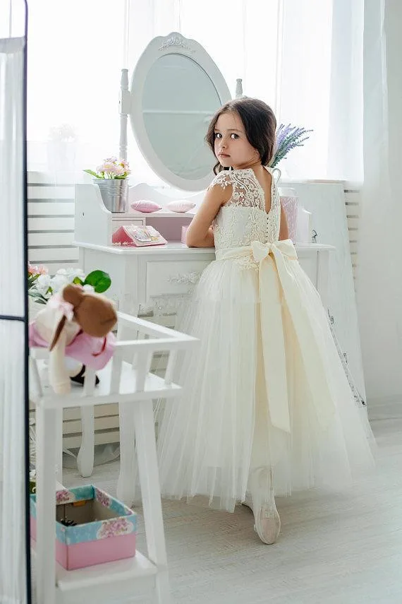 cute-princess-flower-girls-dresses-lace-tulle-floor-length-cap-sleeves-birthday-party-dresses-first-communion-dresses-with-ribbon-sash (4)_副本