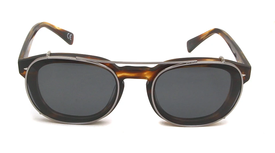 Esnbie Eyeglasses Lifestyle Image