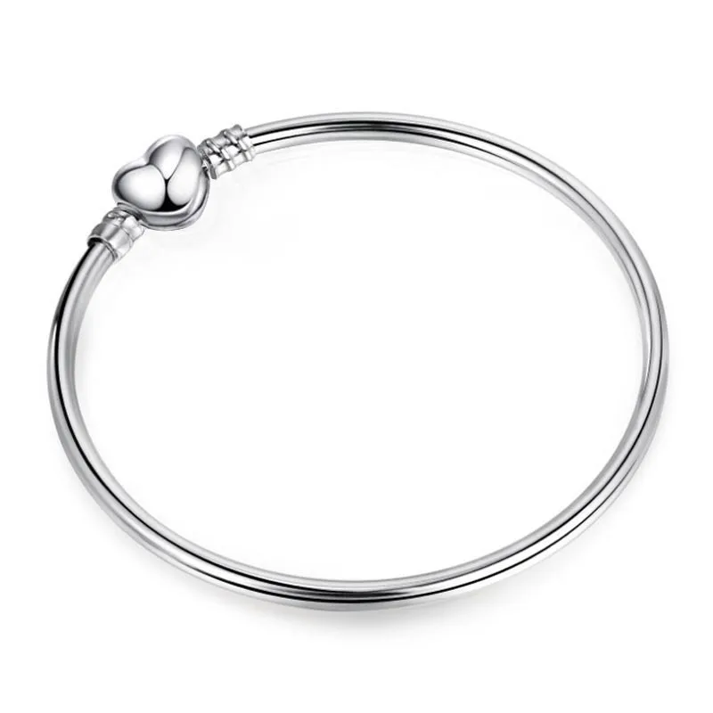 10715487399_1965222810