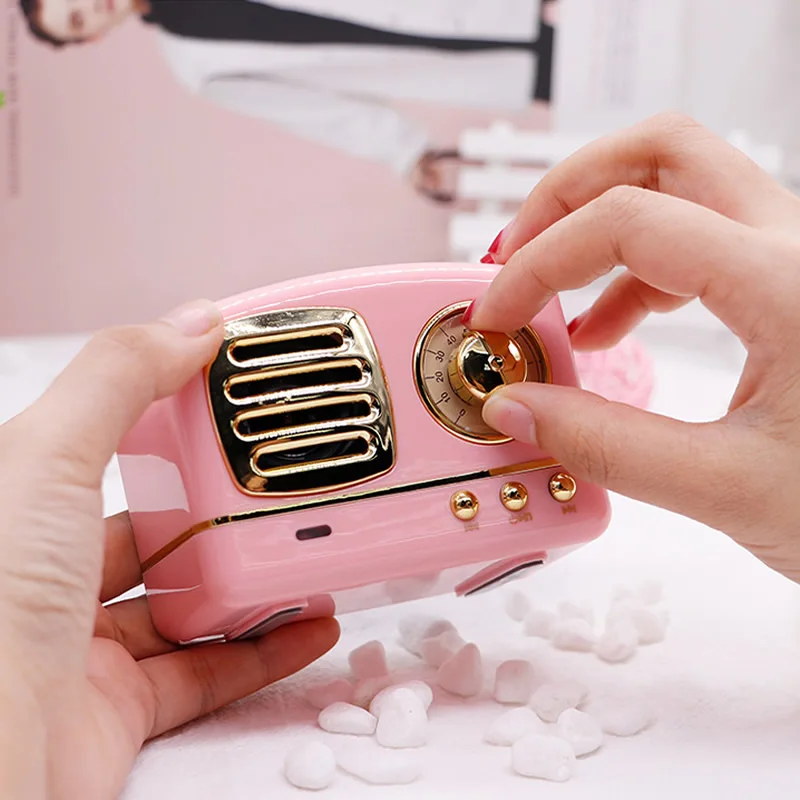 

Retro Bluetooth Speaker USB /TF Card Music Player Portable Outdoor Wireless Loudspeaker Speaker Handsfree Calling Radio Shape