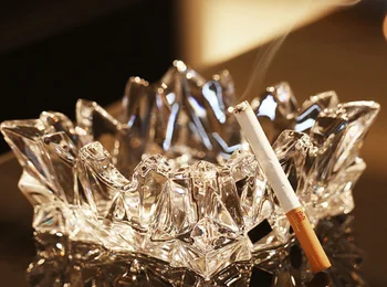 

Creative Crystal Glass Large Cigarette Ashtray Office Living Room European Trend Personality Large Household Cigar Ashtray Q258