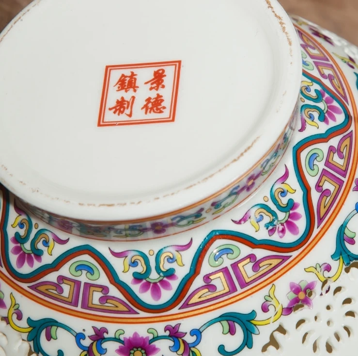 Jingdezhen Ceramics Porcelain Bottle Chinese Traditional Craft Handmade Vase Decoration Classical Hollow Bottle Best Antiques 18