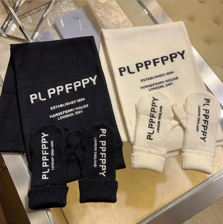 

Child's hat and scarf Black Knitted Gloves WOOL Scarf Set