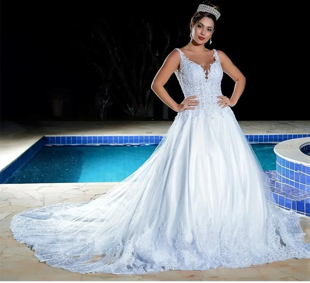 

2020 lastest estido wedding dress open back with long train high quality bridal gowns lace appliques sweetheart charming 2k20