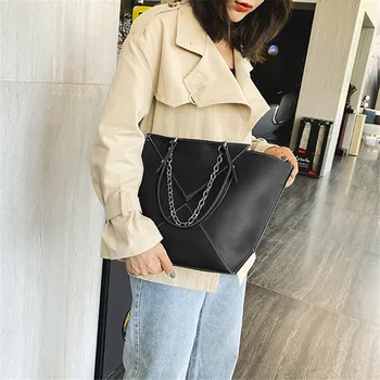 

Brand Originality Design 2019 Fashion Joker large capacity hand bill of lading backpack fashion color chain tote bag