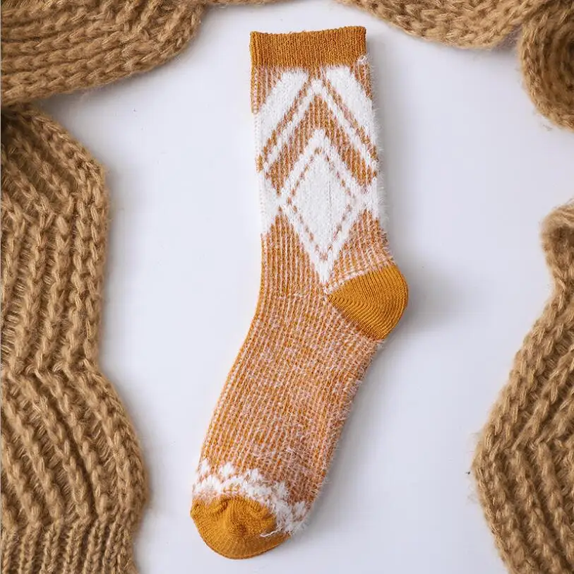 Woman Solid Cotton Socks Faux Fur Fuzzy Socks Girls Warm Winter Socks Thick Short Mustard Pink Red Ankle Socks 5 / 8 Pairs/ lot - Цвет: Армейский зеленый