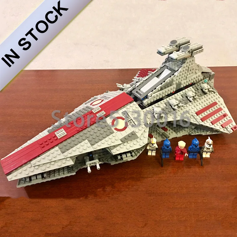

In stock 05042 Star Series Wars The Venator-class Republic Attack Cruiser 1170Pcs Model Building Blocks Compatible 8039 Toys