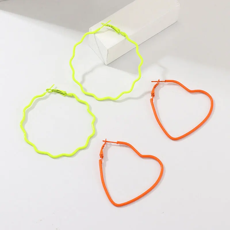 DoreenBeads модные серьги обруча для женщин Зеленый Оранжевый Рисунок сердце геометрические аксессуары Талисманы подарок 6 см x 5,8 см, 1 пара