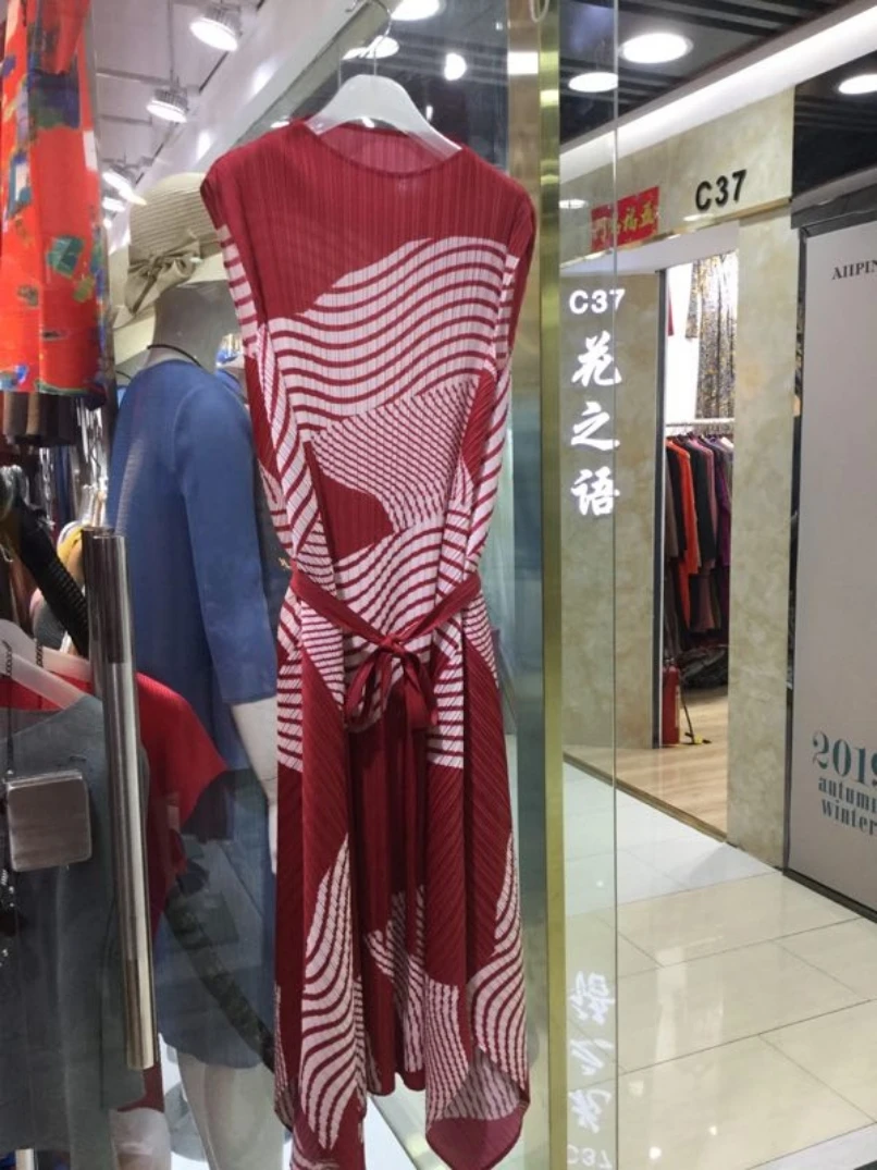 Горячая Miyake складные Геометрические печати со стоячим воротом, без рукавов большое ТРАПЕЦИЕВИДНОЕ ПЛАТЬЕ - Цвет: Красный