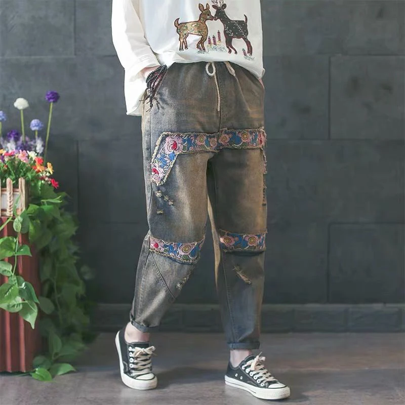 

New Spring Autumn Arts Style Women Loose Jeans Elastic Waist Flower Embroidery Vintage Ripped Jeans Cotton Denim Pants D547