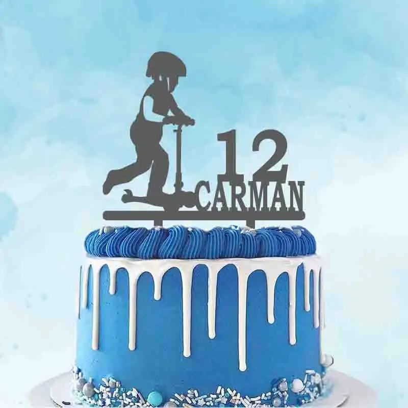 

Персонализированный Топпер для торта на скутере с именем на заказ, милый мальчик, играющий в самокат, Топпер для детей, украшение для торта на день рождения