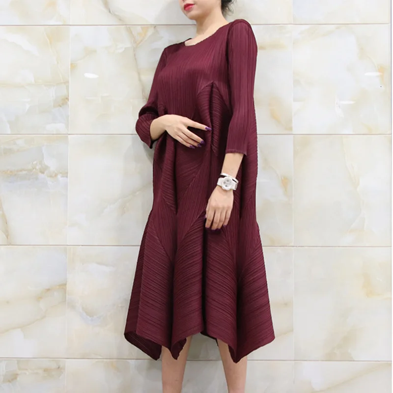 

LANMREM 2020 Winter New Women's Temperament Large Size Long Sleeve Solid Color Round Neck Long Pleated Dress PC140