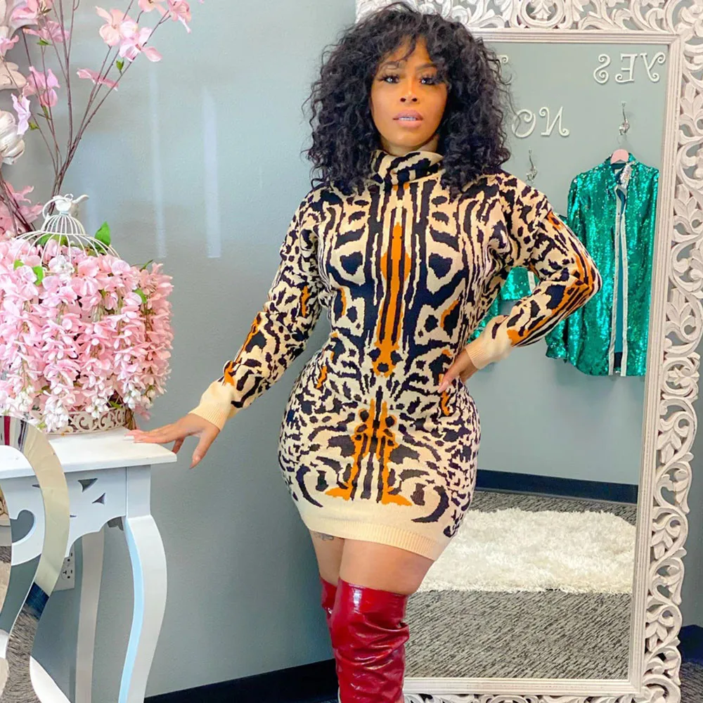Платье-Свитер женское трикотажное с леопардовым принтом и длинным рукавом