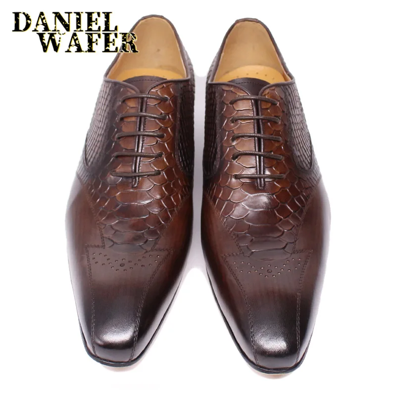 LUXURY MEN LEATHER SHOES SNAKE SKIN PRINTS BUSINESS WEDDING CLASSIC STYLE BLACK COFFEE POINTED TOE LACE UP OXFORD SHOES FOR MEN - Цвет: Coffee