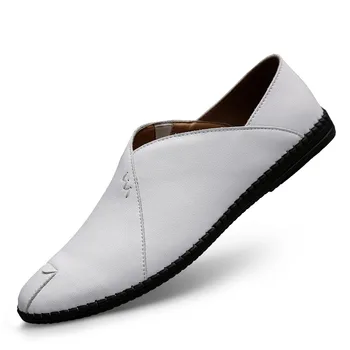

New casual leather shoes men's plus size handmade moccasin shoes British retro driving shoes