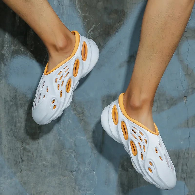 

Newest Men Sandals Beach Slippers Summer Coconut Garden Men's Shoes Outside Fashion Two-tone Runner Sandals Hole Water Shoes