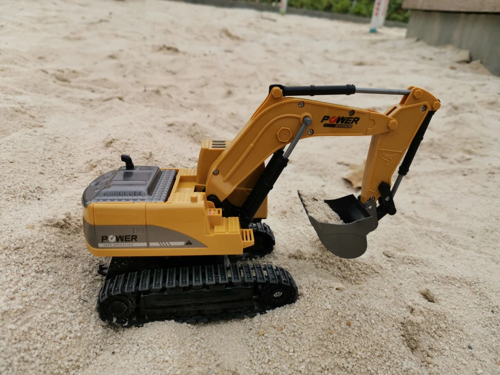 RC Cars hot 2.4Ghz 6 Channel 1:24 RC Excavator toy RC Engineering Car Alloy and plastic Excavator RTR For kids Christmas gift control car