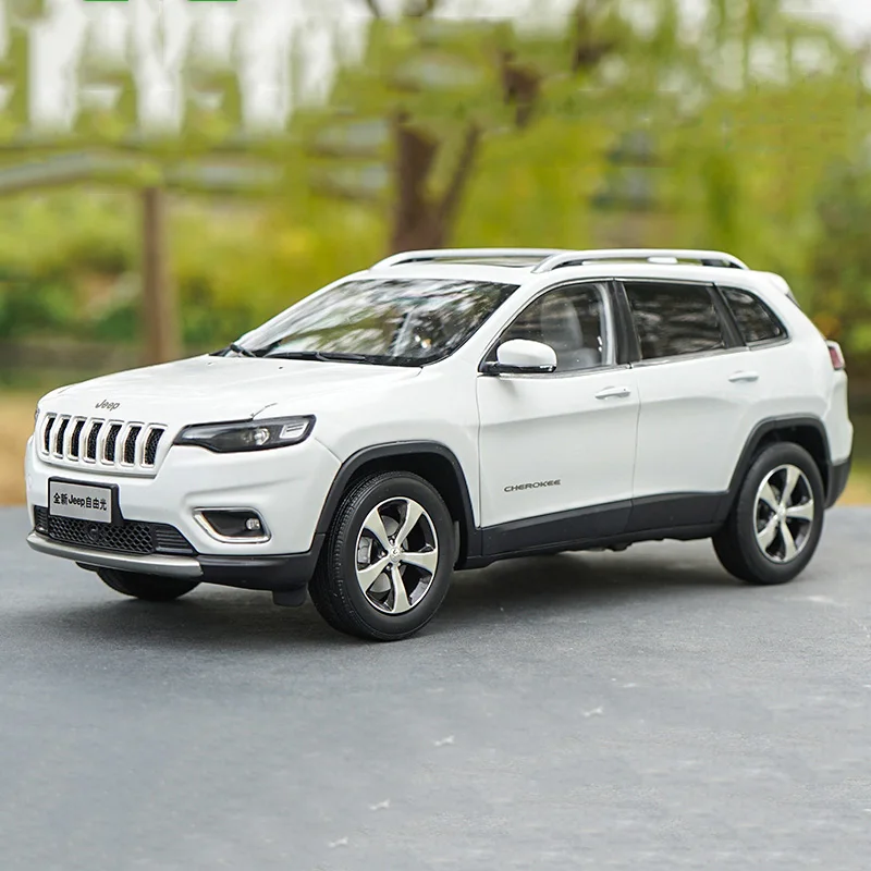 1:18 sacle fike cherokee модель автомобиля из сплава литой под давлением металлический автомобиль игрушка коллекционный сувенир для детей подарки дисплей шоу - Цвет: White