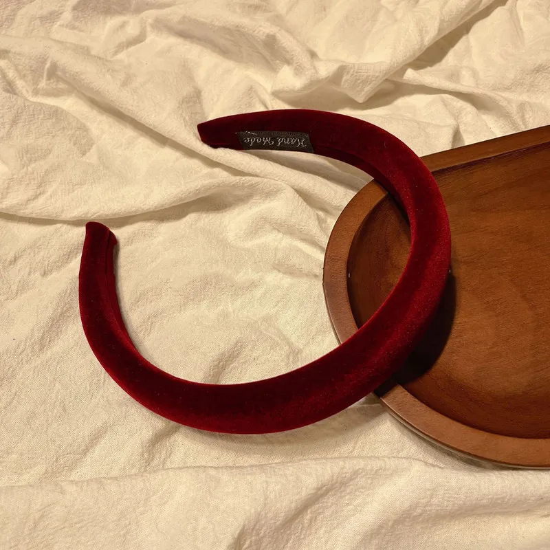 Рисунок 5 - Женская однотонная бархатная повязка на голову