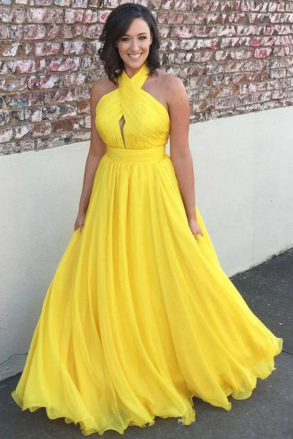 Ball Gown Yellow Chiffon Bridesmaid Party Dresses Sexy Sleeveless Floor Lenght High Neck Backless Prom Evening Guest Gowns