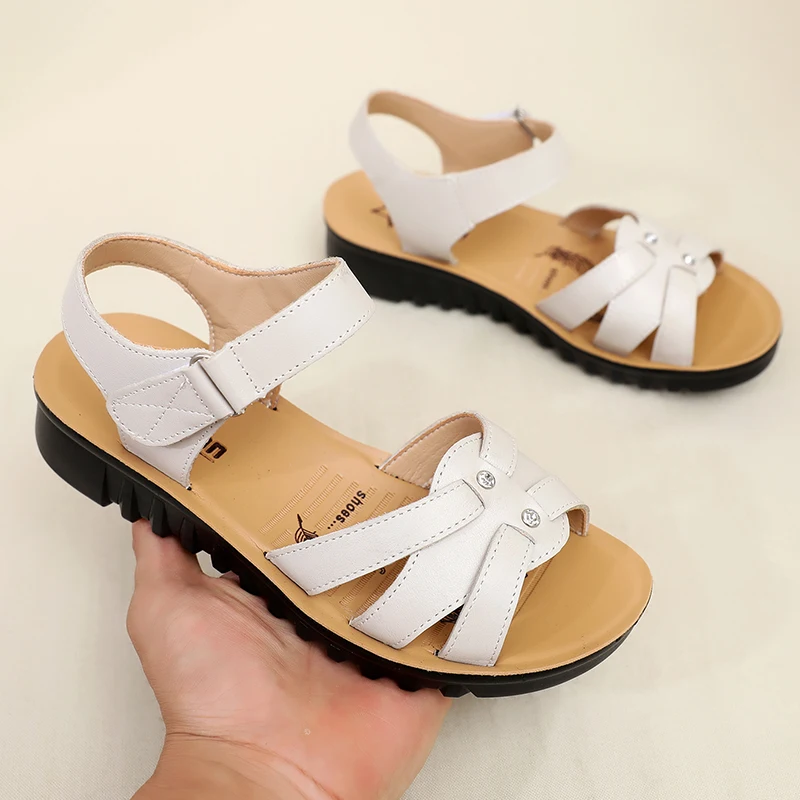 Summer new mother Genuine leather sandals large size soft soled Style woman sandals casual comfortable grandmother flat