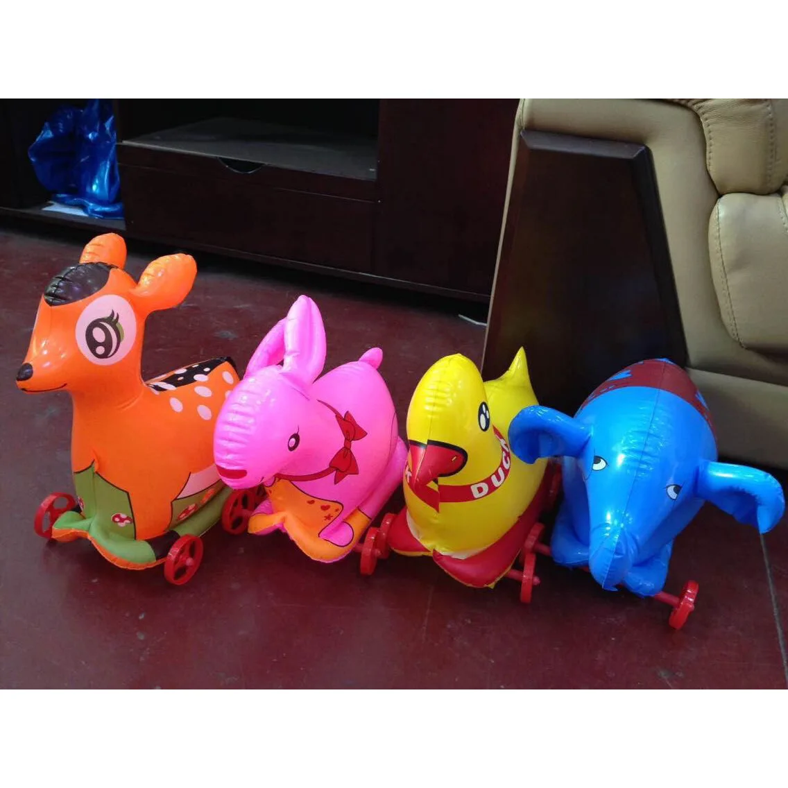 Yiwu животное курган с колесами надувная игрушка связывающая проволока Надувное животное гарантия качества