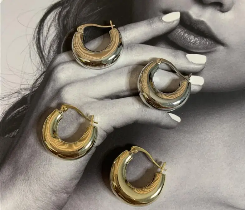 Осенние простые металлические ретро нишевые серьги женские модные буквенные полые ушные аксессуары